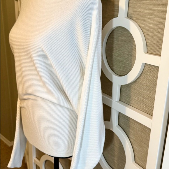 TOP Moda “White Off-the-Shoulder Dolman Sweater” WM’S SZ- M - Picture 2 of 3